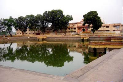 2 Days Ayodhya & Chhapaiya Tour from Varanasi, India