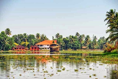Munnar Alleppey Kerala Honeymoon Package: Romantic Houseboat tour of Kerala - 3 Nights and 4 Days 