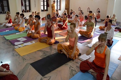 10 Days Yoga & Meditation Tour packages in the Ashram of Rishikesh in Northern India