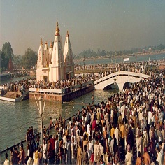 Asthi Visarjan in Sannihit Sarovar, Kurukshetra India